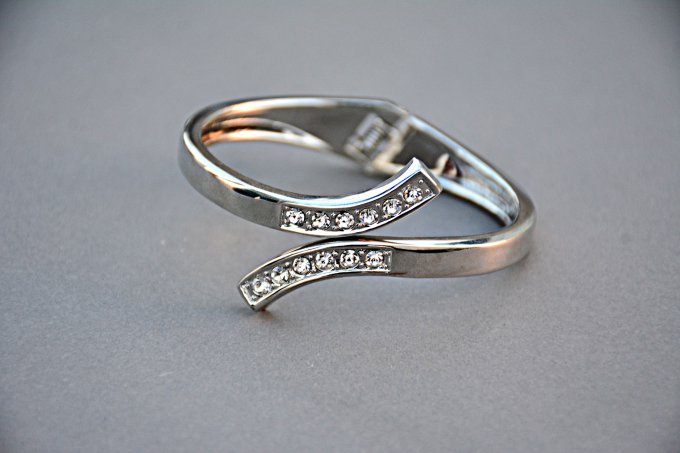 Srebrny pierścionek zaręczynowy